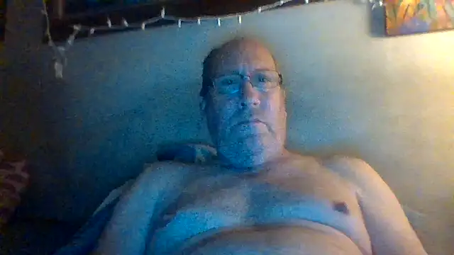 Snapshot of hornyrich69 chatting on January 17, 2026, 5:00 am hornyrich69 online show from January 17, 2026, 5:00 am