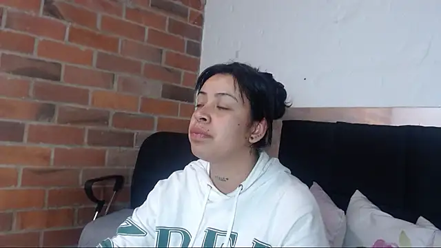 salome  hills1 online show from February 7, 2025, 5:29 pm