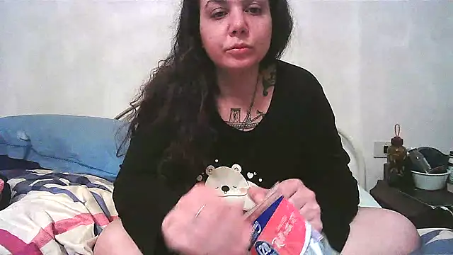 Snapshot of AliceBehind chatting on March 18, 2026, 11:37 pm AliceBehind online show from March 18, 2026, 11:37 pm