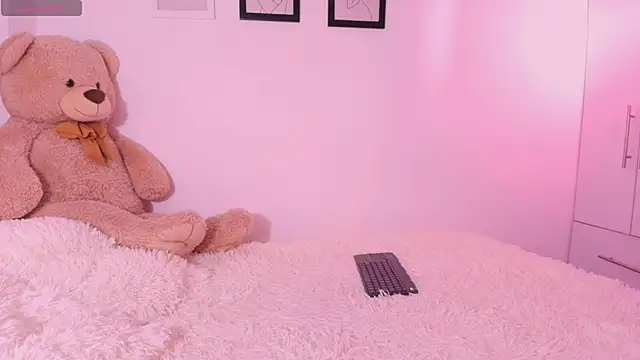 DannaHyde online show from November 25, 2025, 7:25 pm