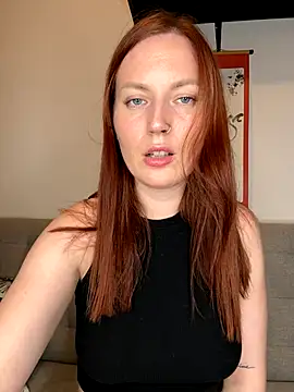 EmmaWarren online show from October 29, 2025, 5:34 pm