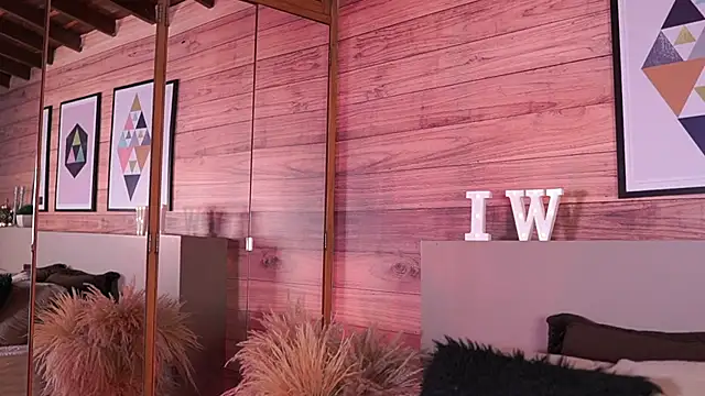 IzzyWild online show from October 19, 2025, 11:46 am