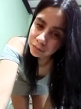 Michellluxo online show from April 9, 2026, 4:14 am