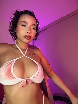 Snapshot of Hips_hannah chatting on April 27, 2026, 8:51 pm Hips hannah online show from April 27, 2026, 8:51 pm