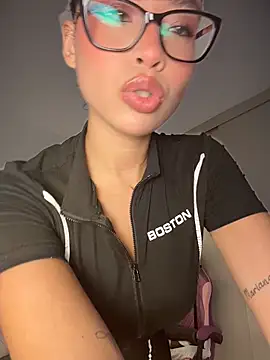 Snapshot of Hips_hannah chatting on May 24, 2026, 8:09 pm Hips hannah online show from May 24, 2026, 8:09 pm