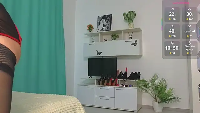 Molliblum online show from May 27, 2026, 2:13 pm