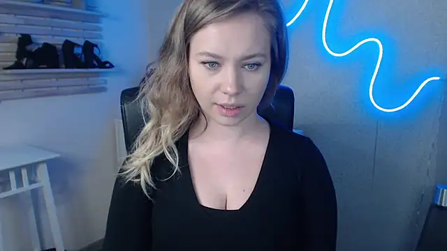 Snapshot of holly_xglam chatting on February 19, 2025, 7:28 am holly xglam online show from February 19, 2025, 7:28 am
