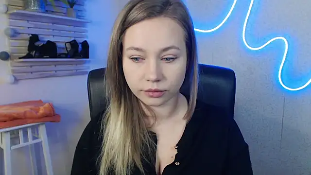 Snapshot of holly_xglam chatting on March 18, 2025, 12:19 am holly xglam online show from March 18, 2025, 12:19 am