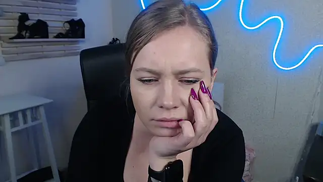 Snapshot of holly_xglam chatting on February 27, 2025, 6:24 am holly xglam online show from February 27, 2025, 6:24 am