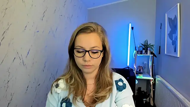 Snapshot of holly_xglam chatting on September 30, 2025, 4:57 pm holly xglam online show from September 30, 2025, 4:57 pm