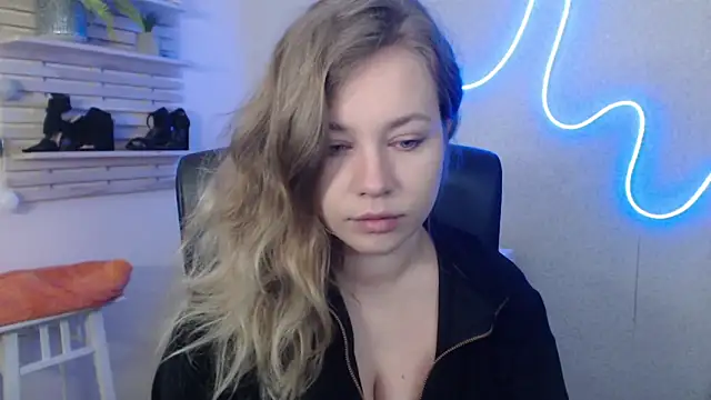 Snapshot of holly_xglam chatting on February 7, 2025, 1:25 am holly xglam online show from February 7, 2025, 1:25 am