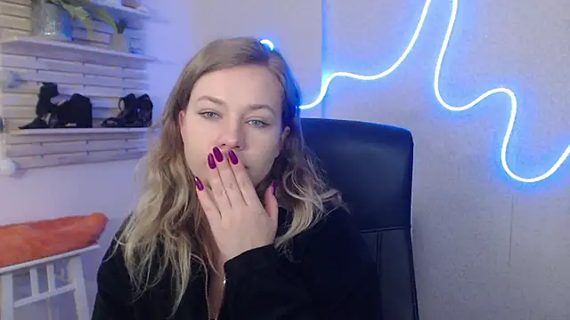 Snapshot of holly_xglam chatting on February 7, 2025, 4:27 am holly xglam online show from February 7, 2025, 4:27 am