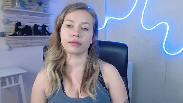 Snapshot of holly_xglam chatting on February 13, 2025, 7:45 am holly xglam online show from February 13, 2025, 7:45 am