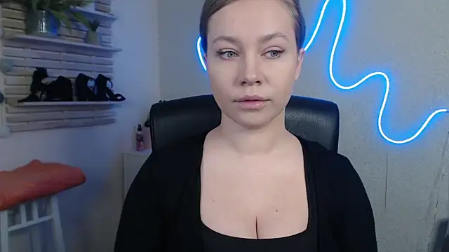 Snapshot of holly_xglam chatting on February 27, 2025, 12:14 am holly xglam online show from February 27, 2025, 12:14 am