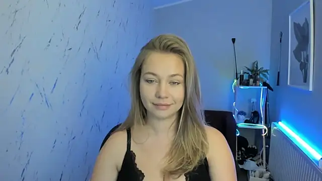Snapshot of holly_xglam chatting on September 15, 2025, 4:29 pm holly xglam online show from September 15, 2025, 4:29 pm