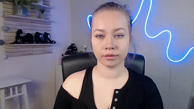 Snapshot of holly_xglam chatting on February 20, 2025, 12:19 am holly xglam online show from February 20, 2025, 12:19 am