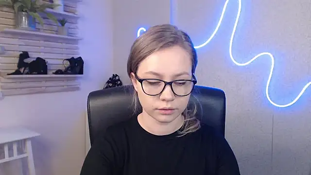 Snapshot of holly_xglam chatting on March 7, 2025, 12:58 am holly xglam online show from March 7, 2025, 12:58 am