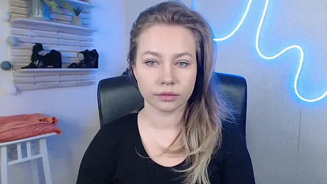 Snapshot of holly_xglam chatting on March 17, 2025, 2:19 am holly xglam online show from March 17, 2025, 2:19 am