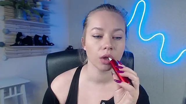 Snapshot of holly_xglam chatting on February 20, 2025, 3:23 am holly xglam online show from February 20, 2025, 3:23 am