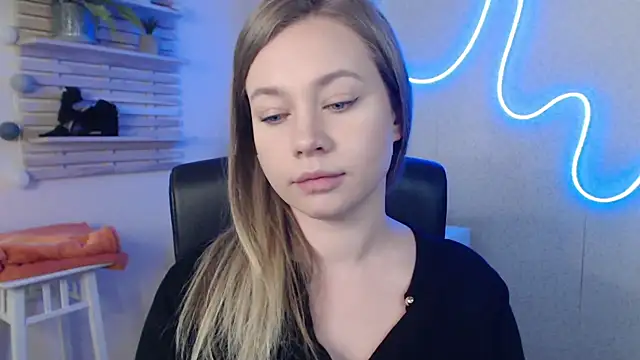 Snapshot of holly_xglam chatting on March 18, 2025, 3:23 am holly xglam online show from March 18, 2025, 3:23 am