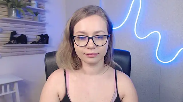Snapshot of holly_xglam chatting on March 7, 2025, 4:24 am holly xglam online show from March 7, 2025, 4:24 am