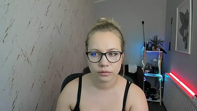 Snapshot of holly_xglam chatting on September 10, 2025, 4:50 pm holly xglam online show from September 10, 2025, 4:50 pm