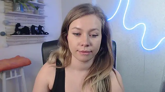 Snapshot of holly_xglam chatting on February 26, 2025, 6:40 am holly xglam online show from February 26, 2025, 6:40 am