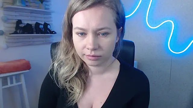 Snapshot of holly_xglam chatting on February 18, 2025, 11:11 am holly xglam online show from February 18, 2025, 11:11 am