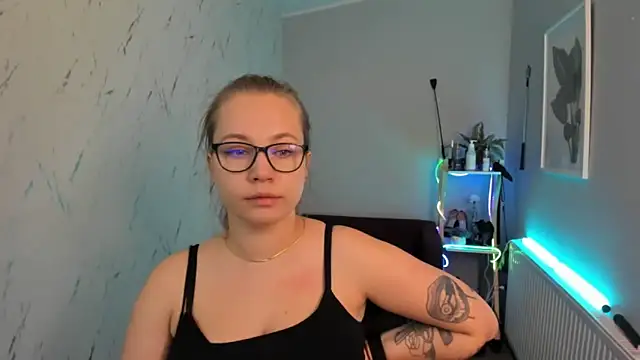 Snapshot of holly_xglam chatting on September 24, 2025, 5:08 pm holly xglam online show from September 24, 2025, 5:08 pm