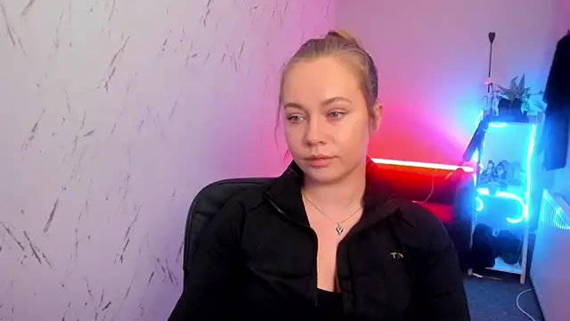 holly xglam online show from March 23, 2026, 8:30 pm