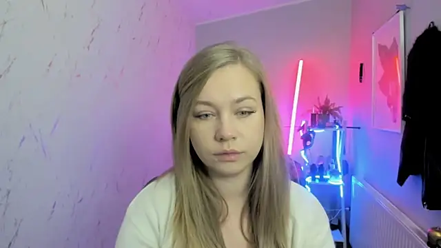 holly xglam online show from November 20, 2025, 8:53 pm