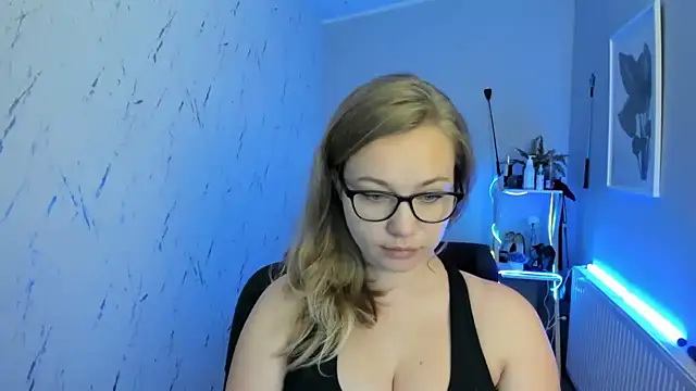Snapshot of holly_xglam chatting on September 22, 2025, 5:08 pm holly xglam online show from September 22, 2025, 5:08 pm