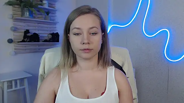 Snapshot of holly_xglam chatting on March 12, 2025, 12:20 am holly xglam online show from March 12, 2025, 12:20 am