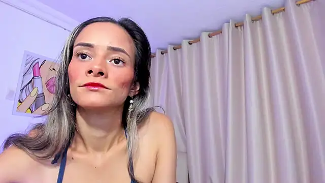 SkiinnyAna online show from July 16, 2026, 7:33 pm