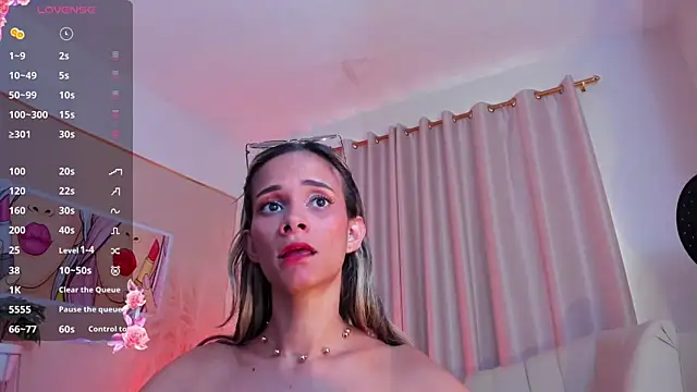 Snapshot of SkiinnyAna chatting on February 22, 2025, 9:26 pm SkiinnyAna online show from February 22, 2025, 9:26 pm