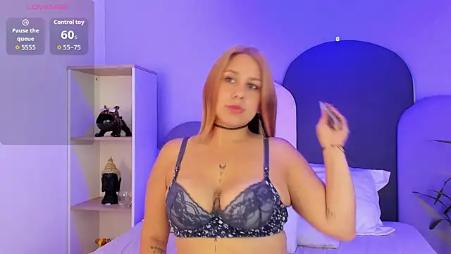 Snapshot of TaraCarson chatting on December 5, 2025, 6:17 pm TaraCarson online show from December 5, 2025, 6:17 pm