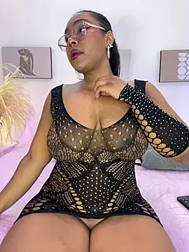 Snapshot of Esmeralda_Duarte chatting on May 16, 2026, 4:00 am Esmeralda Duarte online show from May 16, 2026, 4:00 am