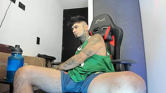 Snapshot of sergiio_mesa27 chatting on February 23, 2025, 8:55 pm sergiio mesa27 online show from February 23, 2025, 8:55 pm