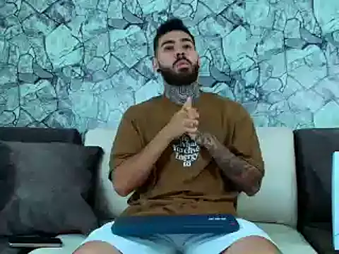 Snapshot of silvano_torres chatting on February 7, 2025, 1:47 am silvano torres online show from February 7, 2025, 1:47 am