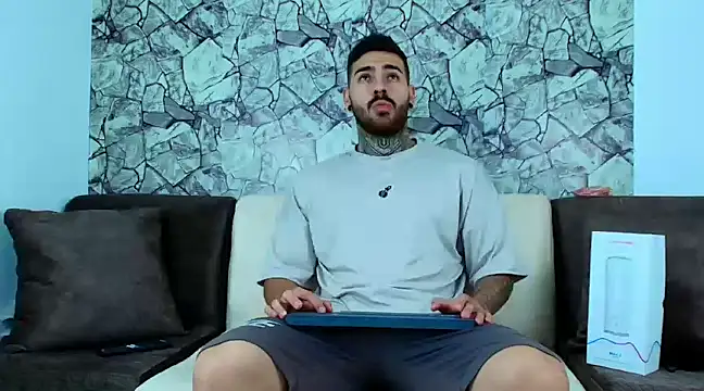 Snapshot of silvano_torres chatting on December 14, 2024, 6:30 pm silvano torres online show from December 14, 2024, 6:30 pm