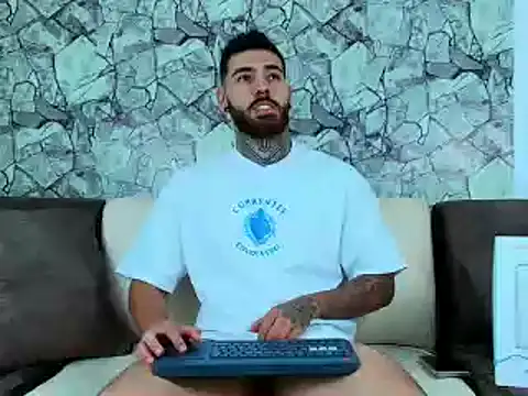 Snapshot of silvano_torres chatting on January 29, 2025, 9:28 pm silvano torres online show from January 29, 2025, 9:28 pm