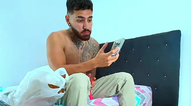 Snapshot of silvano_torres chatting on March 1, 2025, 10:42 pm silvano torres online show from March 1, 2025, 10:42 pm