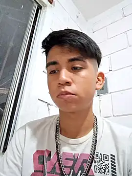 Snapshot of ElGiyuu25 chatting on January 6, 2026, 8:29 am ElGiyuu25 online show from January 6, 2026, 8:29 am