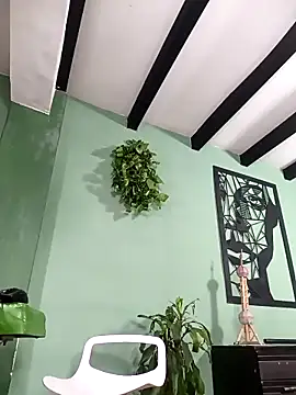 Snapshot of thirstymoonxx chatting on March 26, 2026, 5:17 am thirstymoonxx online show from March 26, 2026, 5:17 am