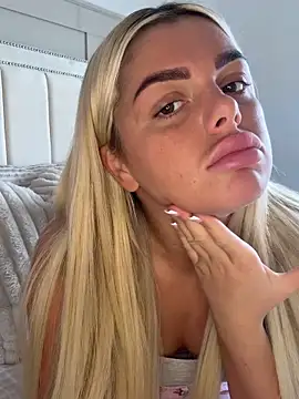 IrishTeenBarbie69 online show from February 18, 2026, 1:07 pm