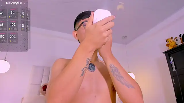 CodyTwink online show from July 1, 2026, 1:33 pm