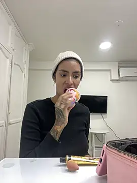 Snapshot of DeuxGold chatting on February 8, 2026, 3:04 am DeuxGold online show from February 8, 2026, 3:04 am