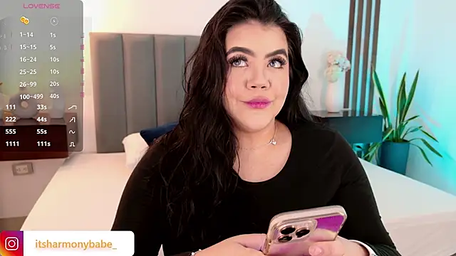 Harmonybabe  online show from May 24, 2026, 9:04 pm