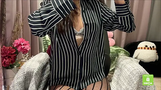 Unique-Beauty online show from December 20, 2025, 9:01 am