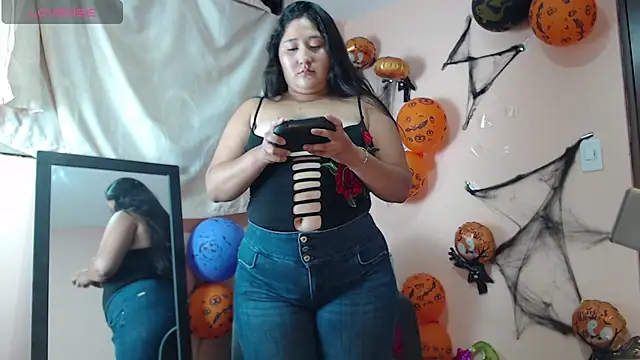 cherrycurvyyy online show from November 5, 2025, 8:12 pm